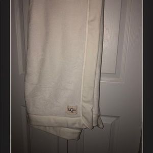 NWOT UGG blanket